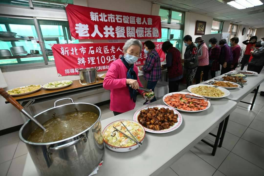 一桌好菜，關懷本區銀髮共餐