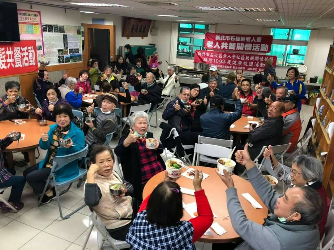 區長與長輩共餐同樂