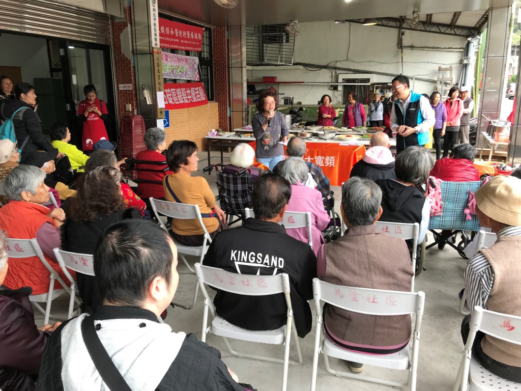 烏塗社區榮譽理事長介紹來賓
