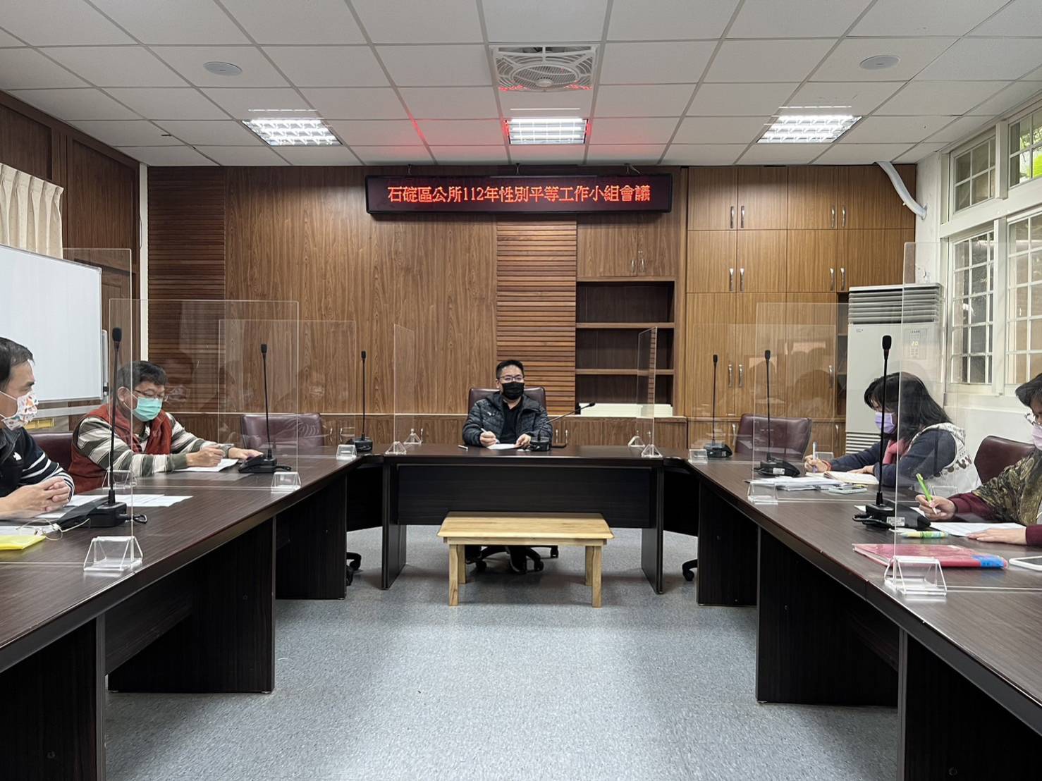 112年會議照片-李區長主持會議